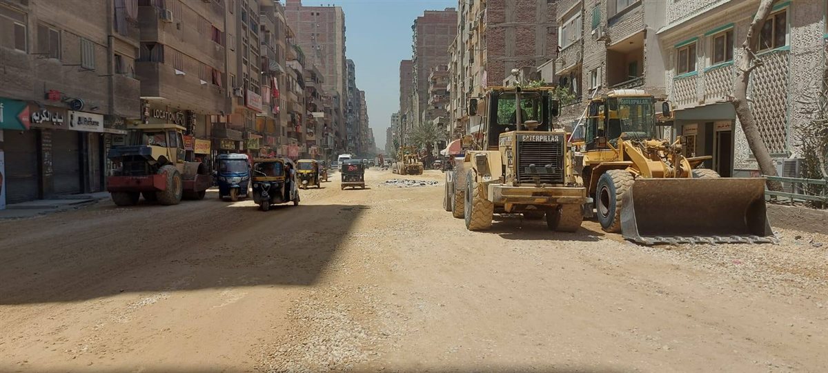 جانب من أعمال تطوير الطريق