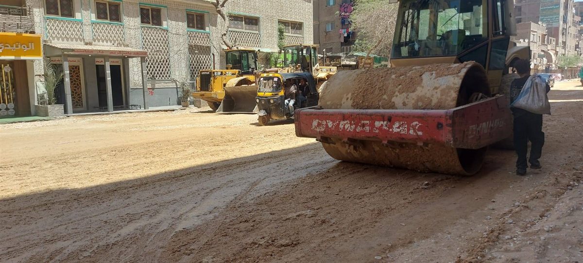 جانب من أعمال تطوير الطريق