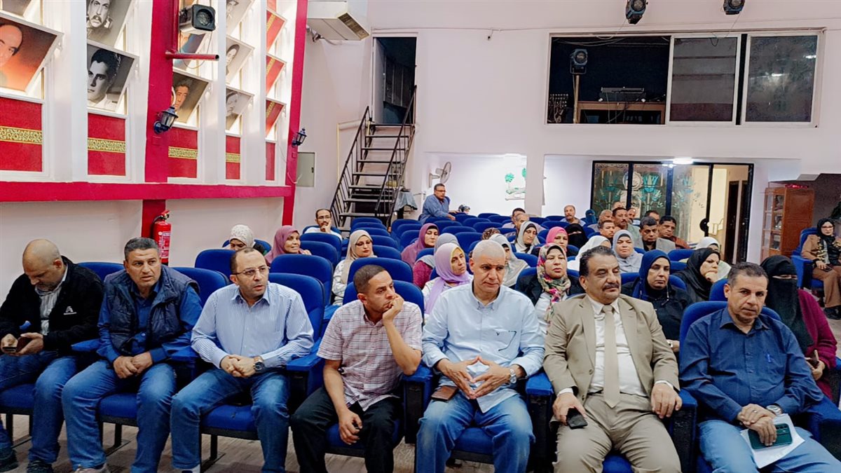 تعليم الفيوم يحتفل بعيد العمال ويكرم عدد من العاملين بالمديرية 2026