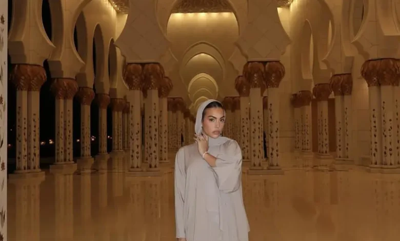 إطلالة جورجينا روديغيز في مسجد الشيخ زايد