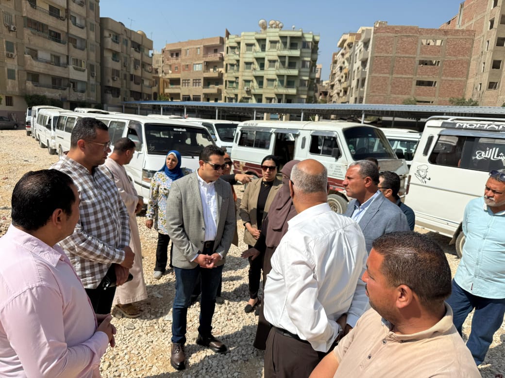 نائب محافظ الفيوم يتفقد الأعمال النهائية لتطوير مواقف 