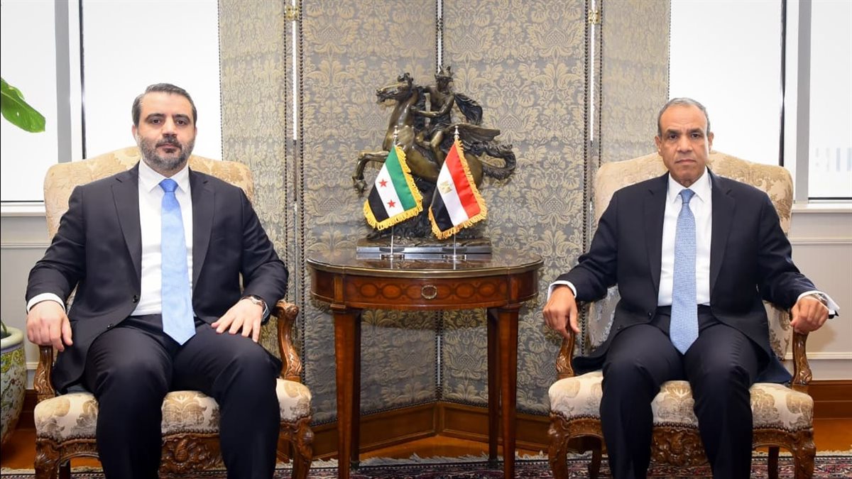 وزير الخارجية د. بدر عبد العاطي مع نظيره السوري أسعد الشيباني