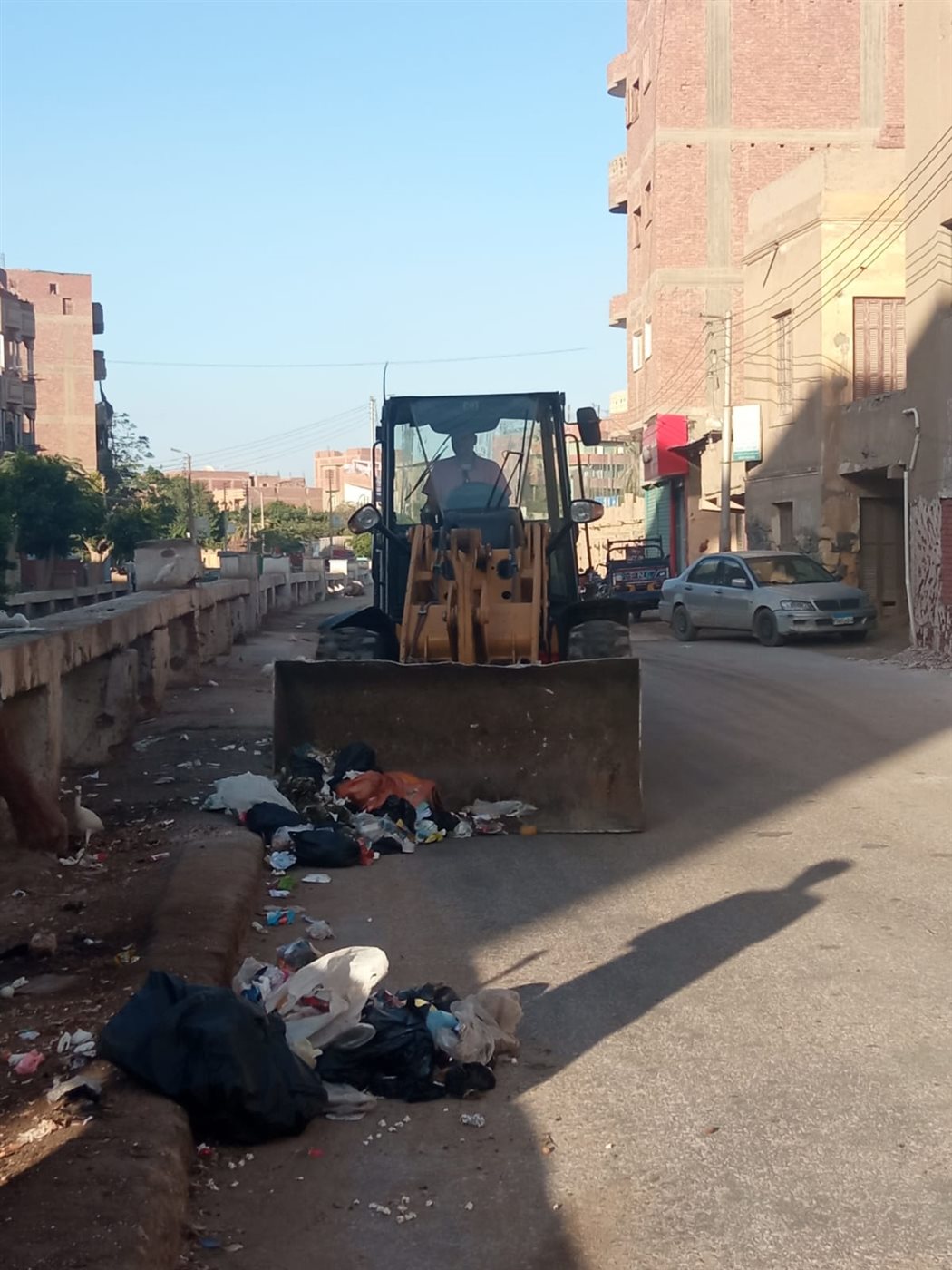 حملات للنظافة ورفع الإشغالات وتحسين المظهر الحضاري بمركزي إطسا وطامية