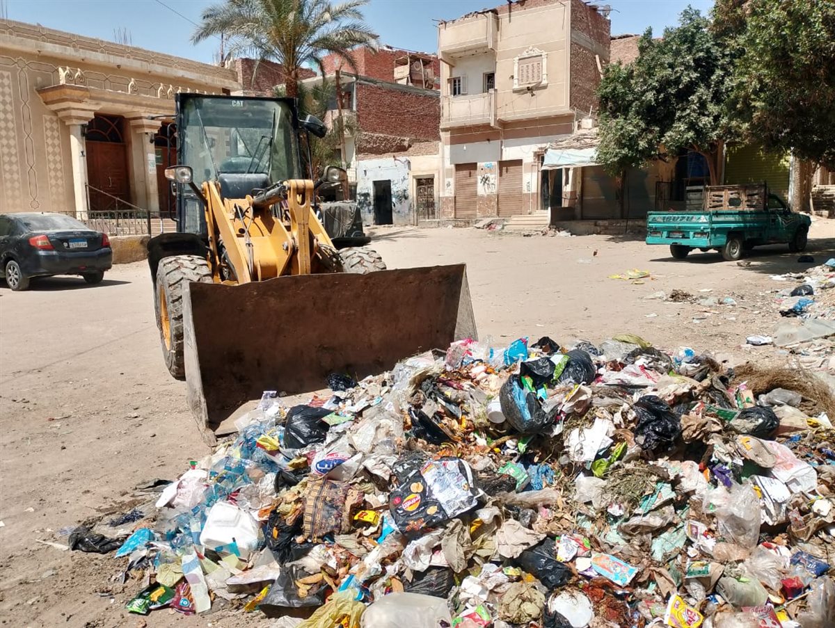حملات للنظافة ورفع الإشغالات وتحسين المظهر الحضاري بمركزي إطسا وطامية