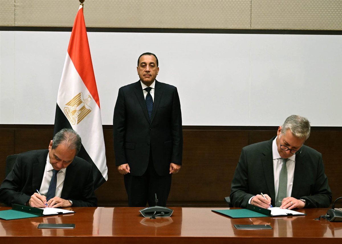 جانب من توقيع الاتفاقية