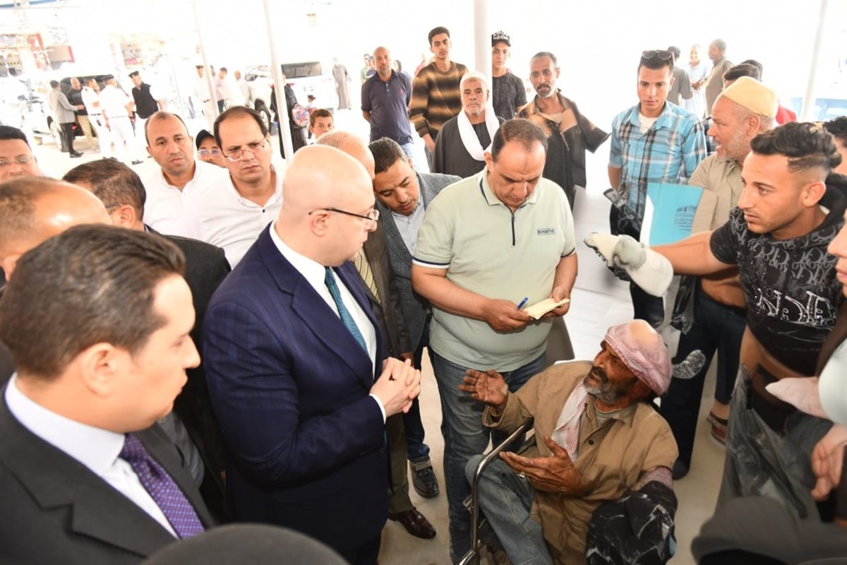 محافظ الفيوم يتفقد أعمال تطوير مواقف سيارات 