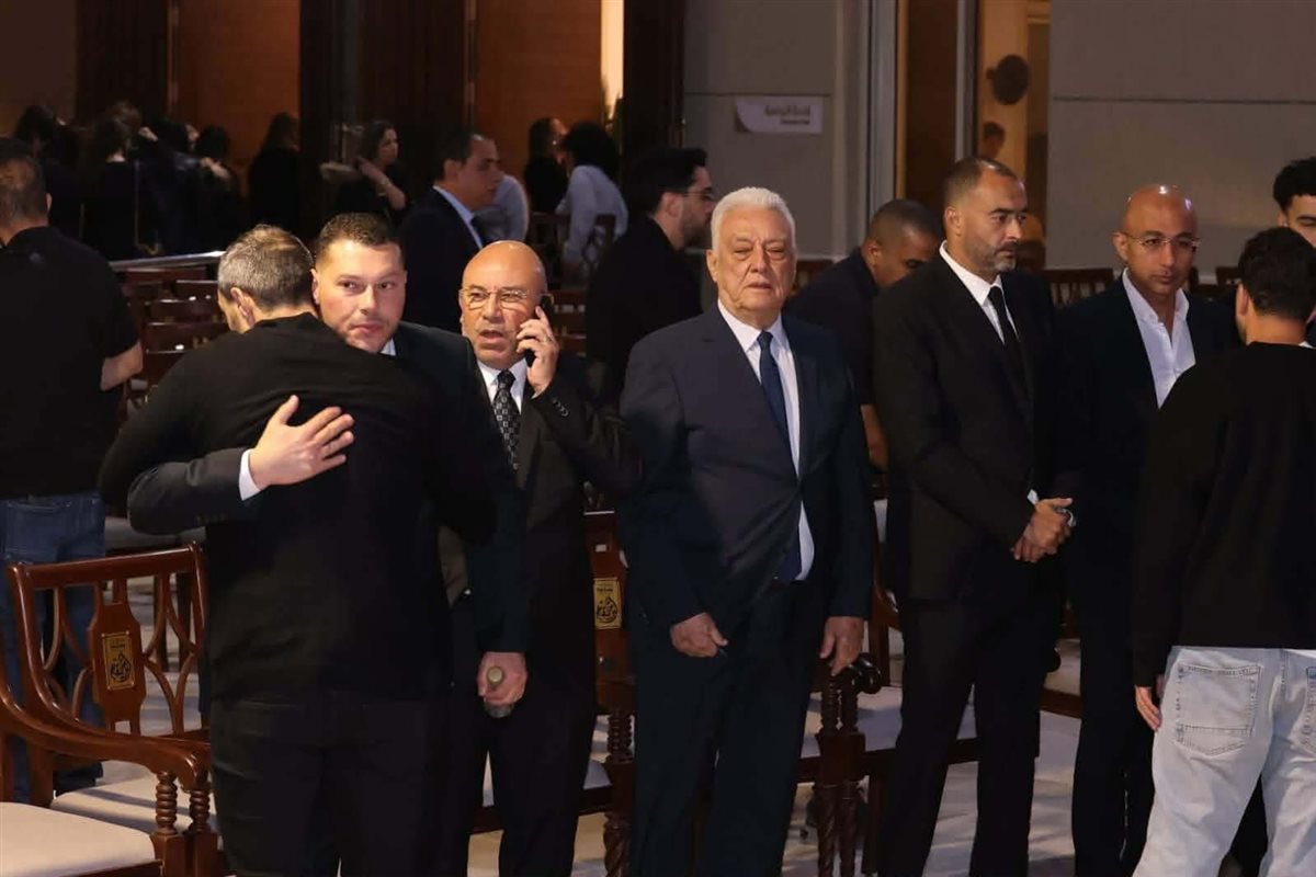 سبب غياب أحفاد هاني شاكر عن وداعه الأخير