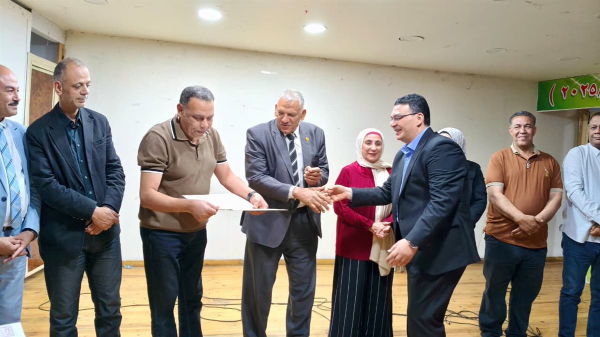 “سواعد تبني الوطن”.. ثقافة الفيوم تحتفي بعيد العمال بفقرات وطنية وفنية كبرى بنادي المحافظة
