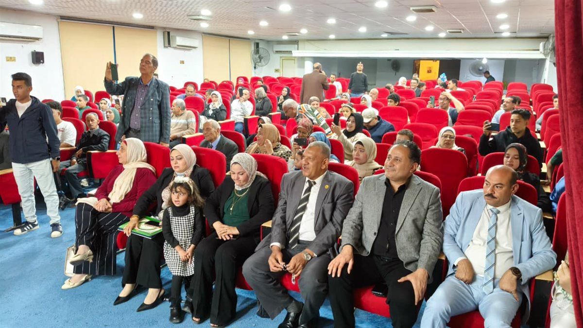 “سواعد تبني الوطن”.. ثقافة الفيوم تحتفي بعيد العمال بفقرات وطنية وفنية كبرى بنادي المحافظة