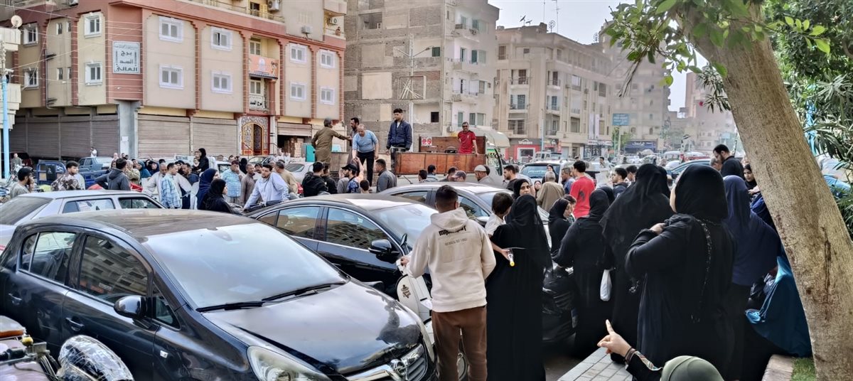 المئات يشيعون جثمان أب لقى مصرع فى حريق شقته وإصيبت زوجته وأولاده بالفيوم