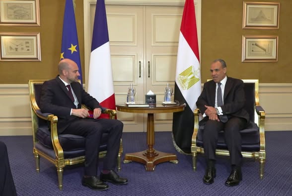 <strong>وزير الخارجية ونظيره الفرنسي يبحثان العلاقات الثنائية ومستجدات الأوضاع الإقليمية</strong>