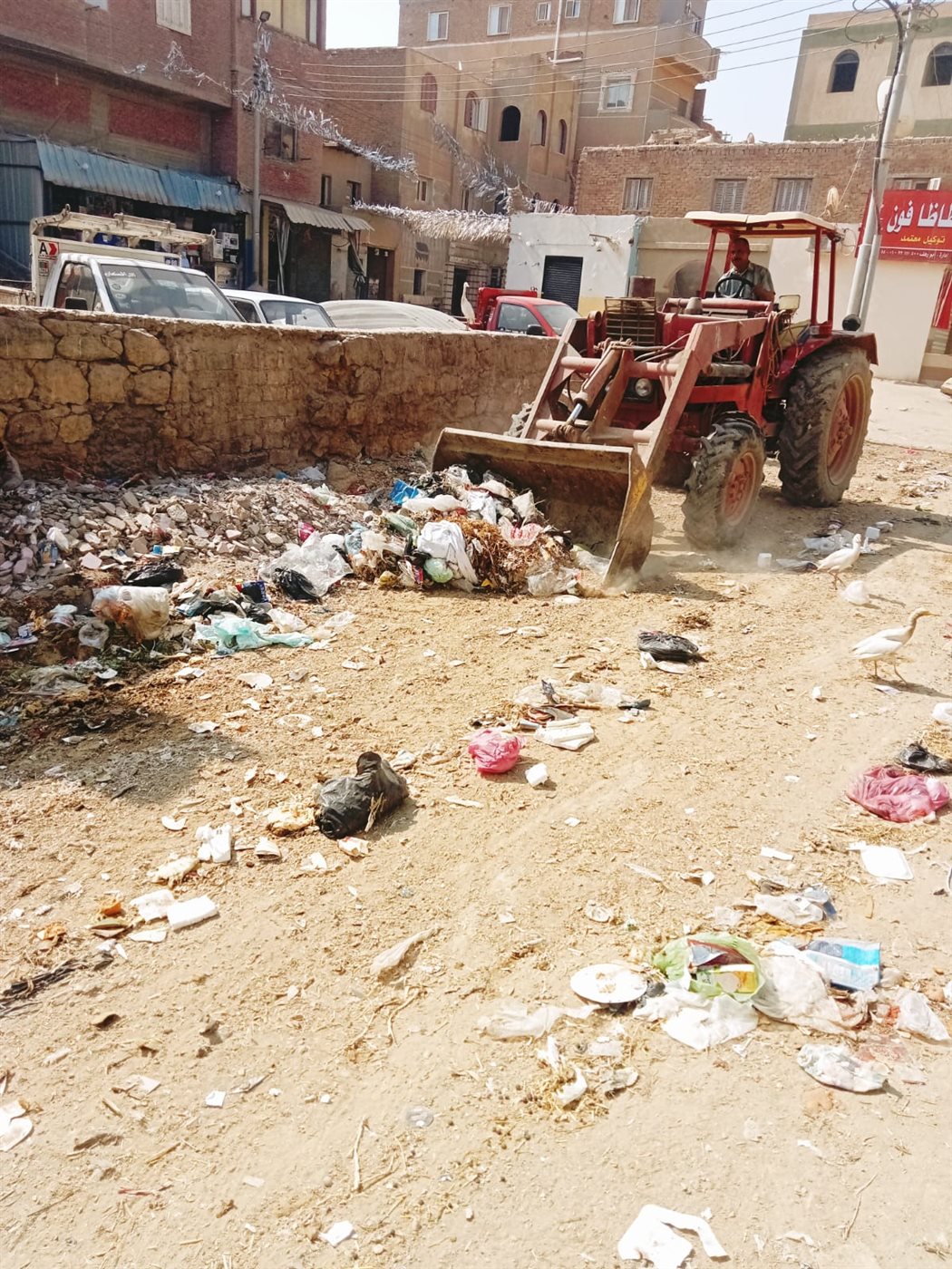 حملات مكثفة للنظافة ورفع الإشغالات وتحسين المظهر الحضاري بمركزي إطسا وسنورس