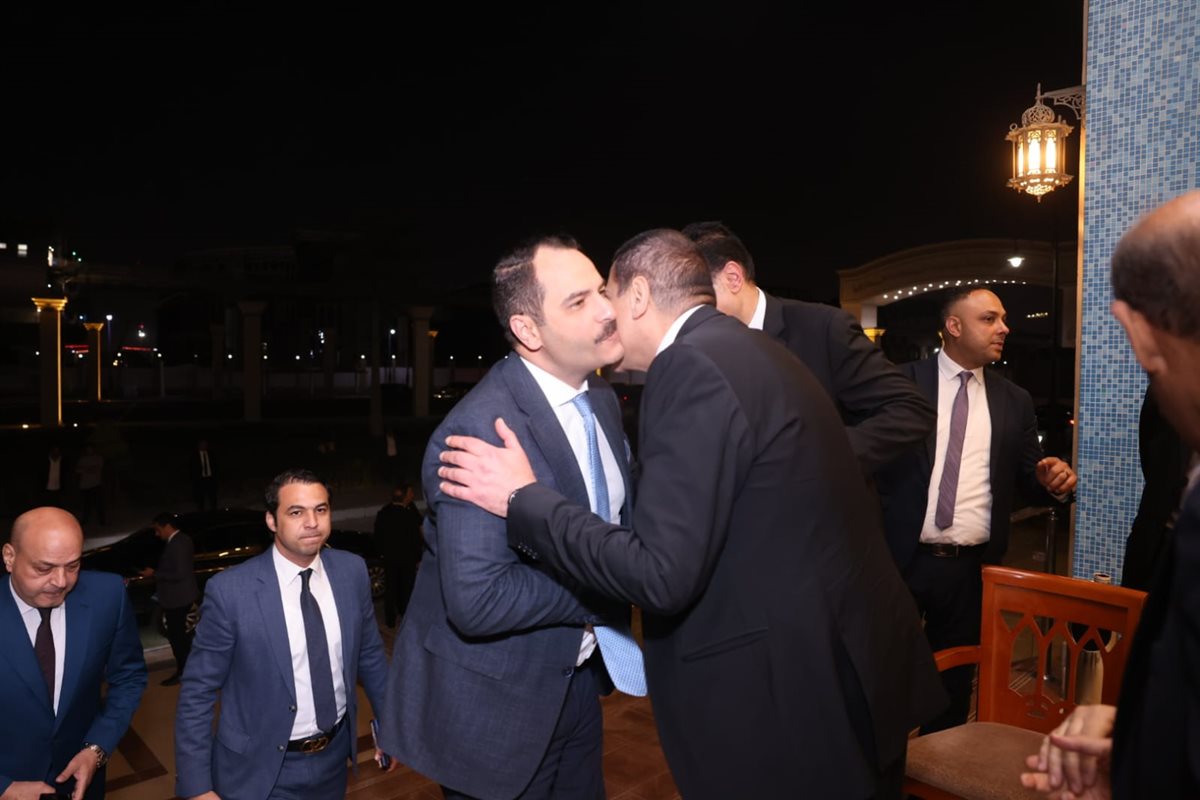 جانب من تقديم واجب العزاء