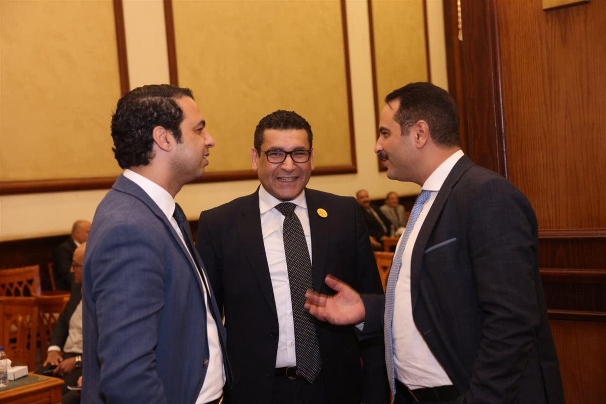 جانب من تقديم واجب العزاء