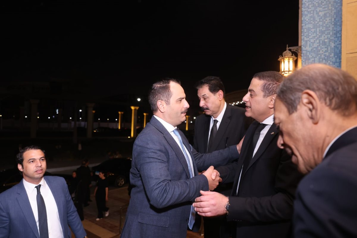 جانب من تقديم واجب العزاء