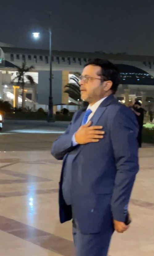 محمد هنيدي في عزاء عبدالرحمن أبو زهرة