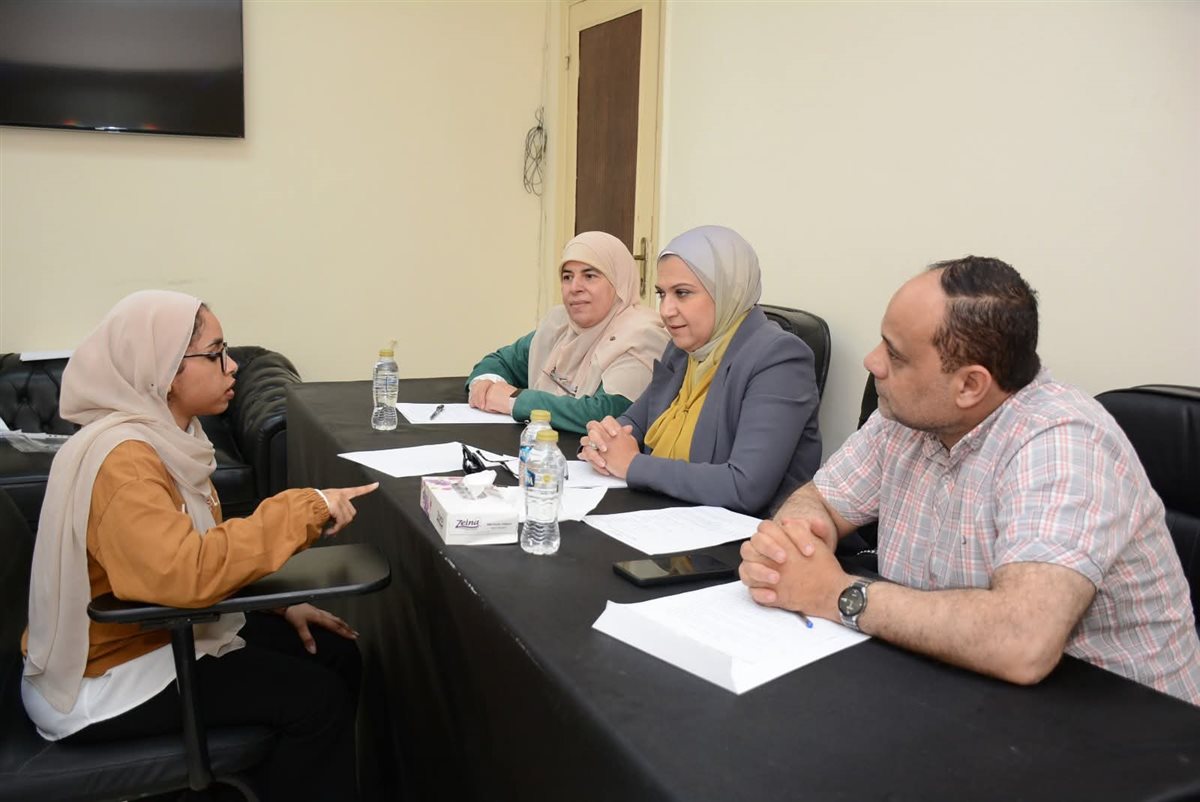 اختبارات برنامج قيادات نسائية حول العالم