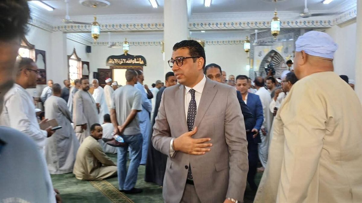 الدكتور هشام ابو زيد نائب المحافظ