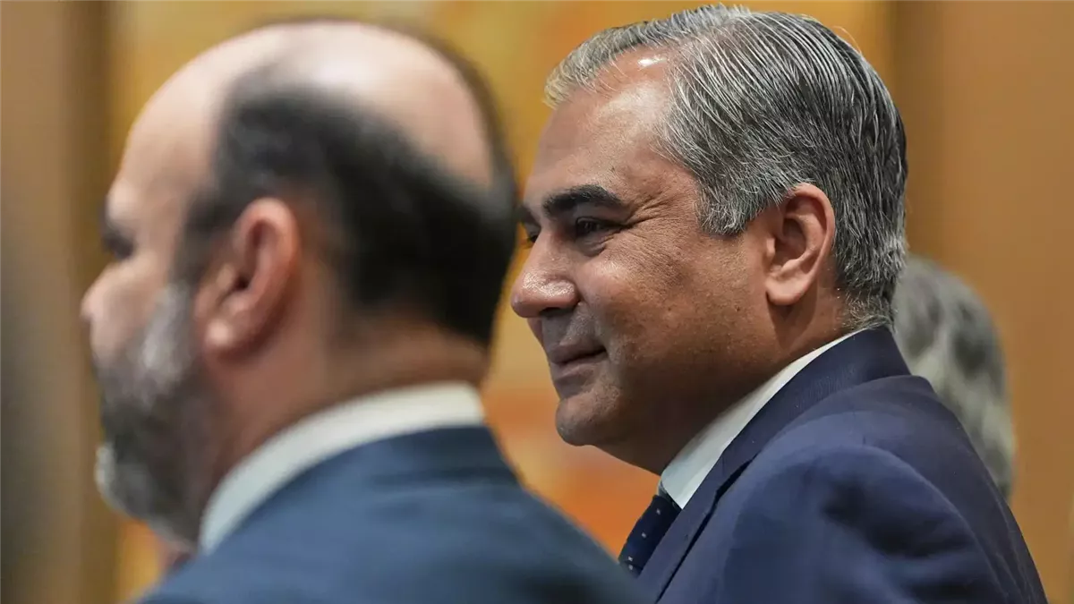 وصول وزير الداخلية الباكستاني محسن نقوي إلى العاصمة الإيرانية طهران