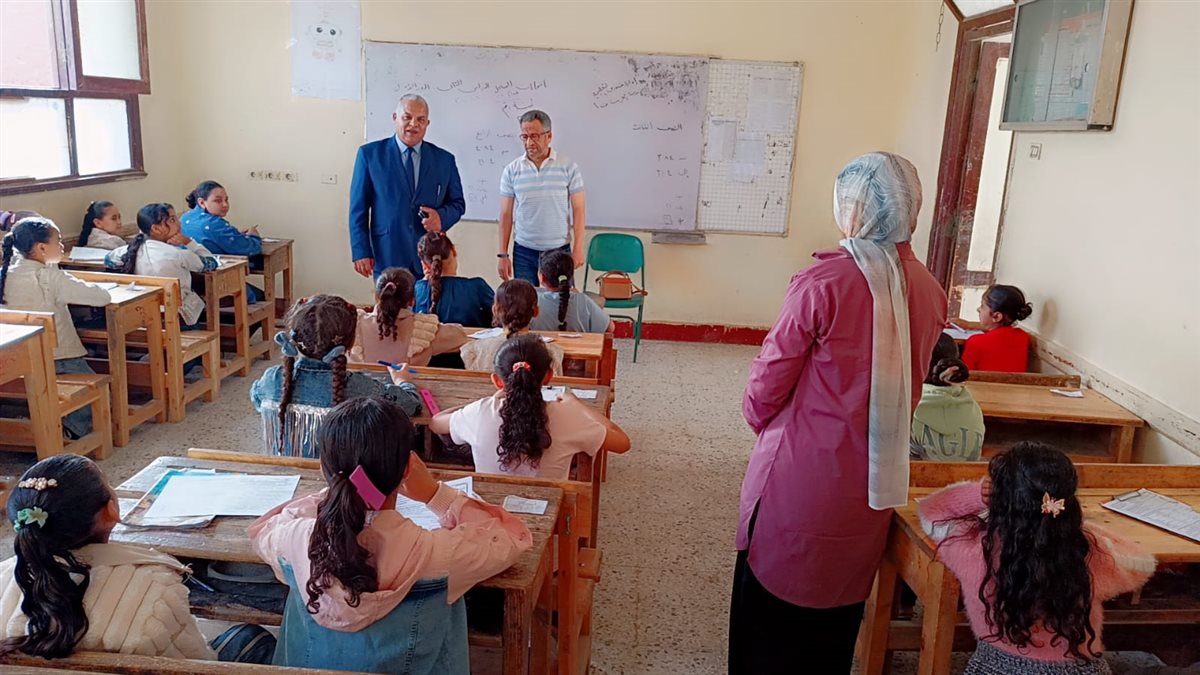 مدير تعليم الفيوم: وانتظام كامل باللجان .. وحظر اصطحاب التليفون المحمول نهائياً داخل اللجان&nbsp;