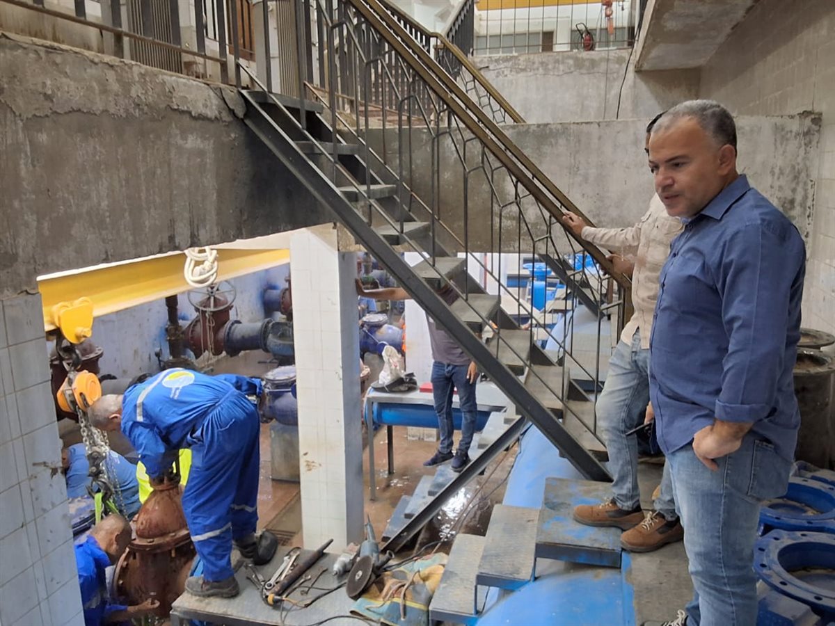 رئيس مياه الفيوم يترأس أعمال الصيانة الوقائية بعنبر الطلمبات النقية بمحطة مياه العزب الجديدة