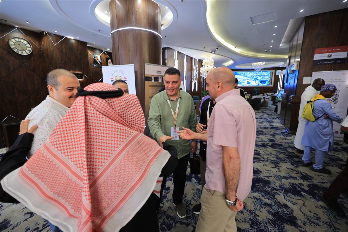 جانب من متابعة حجاج الجمعيات الأهلية