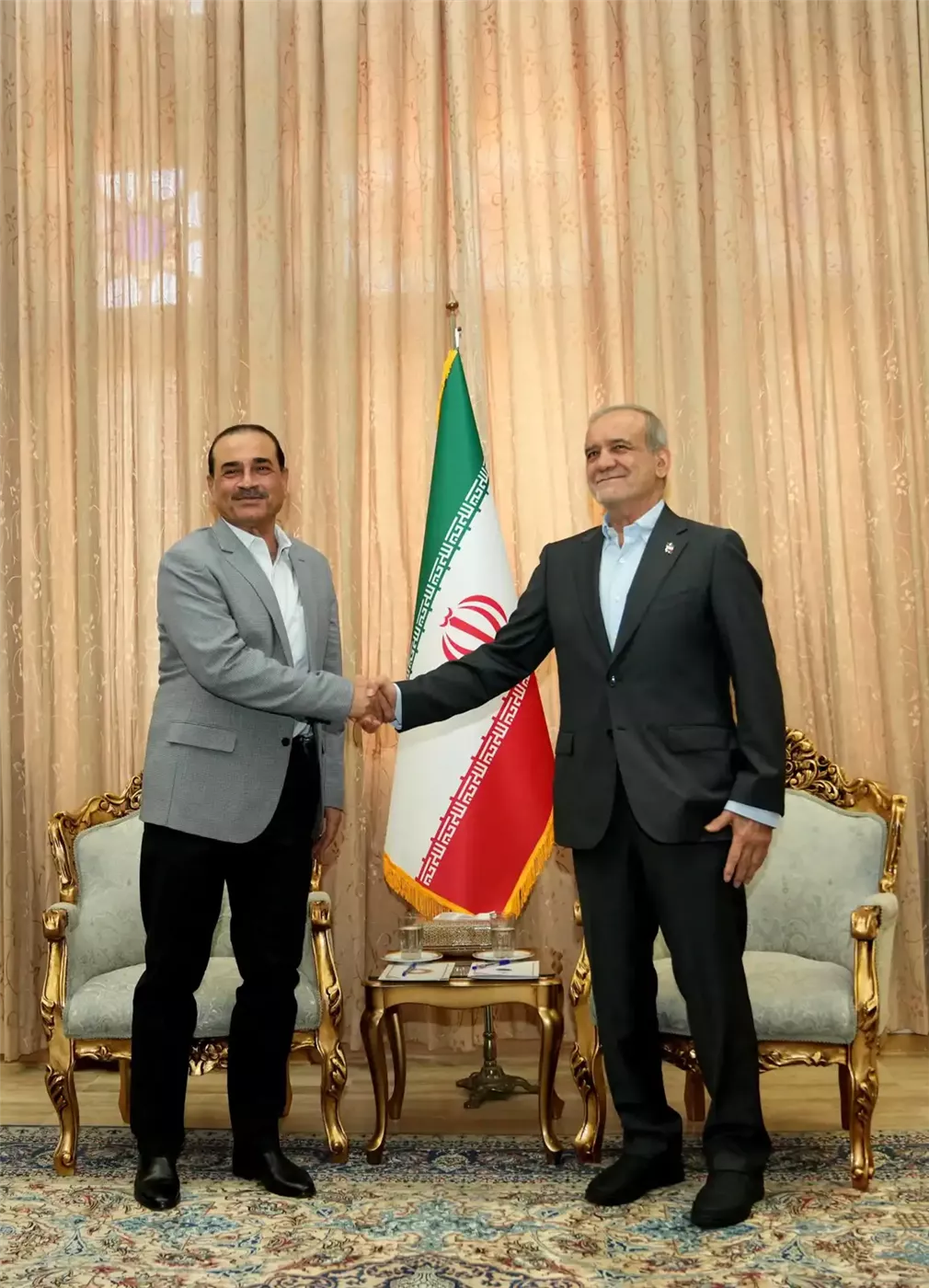 <strong>قائد الجيش الباكستاني والرئيس الإيراني</strong>