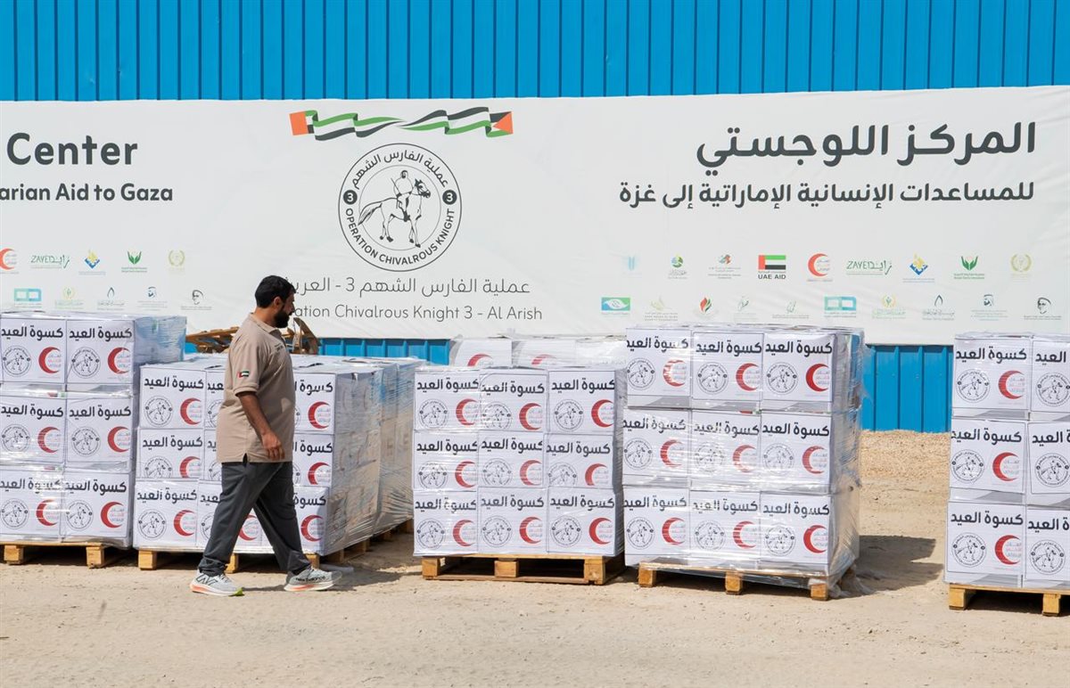 <strong>وكالة الإمارات للمساعدات الدولية تدعم غزةبـ 4 قوافل مساعدات تحمل أكثر من 930 طناً من المساعدات الإنسانية وكسوة العيد </strong>