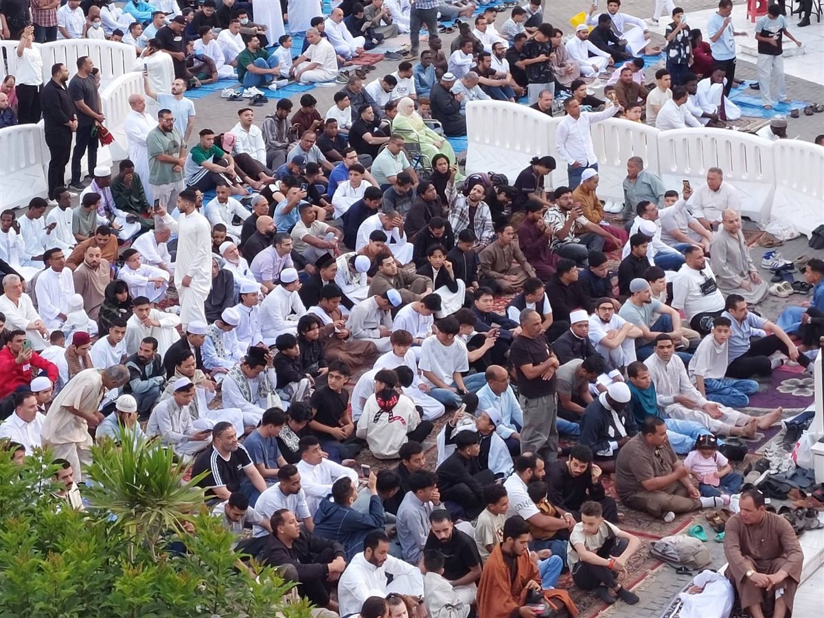 آلاف المواطنين يؤدون صلاة عيد الأضحى بالجامع الأزهر