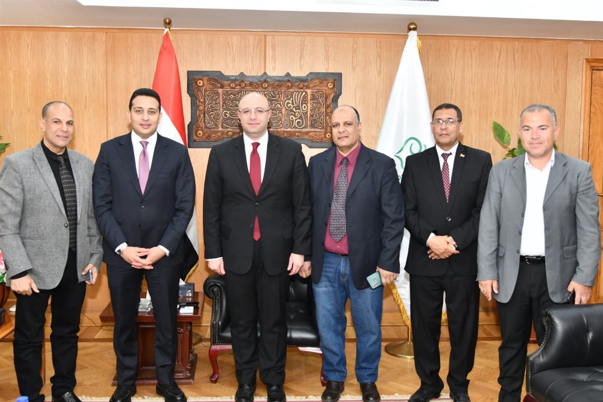 محافظ الفيوم يستقبل المهنئين بعيد الأضحى المبارك
