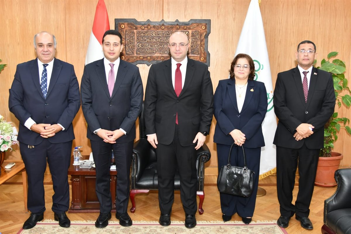 محافظ الفيوم يستقبل المهنئين بعيد الأضحى المبارك