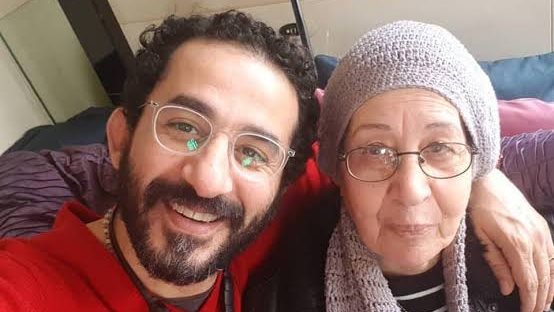 سبب وفاة والدة الفنان أحمد حلمي