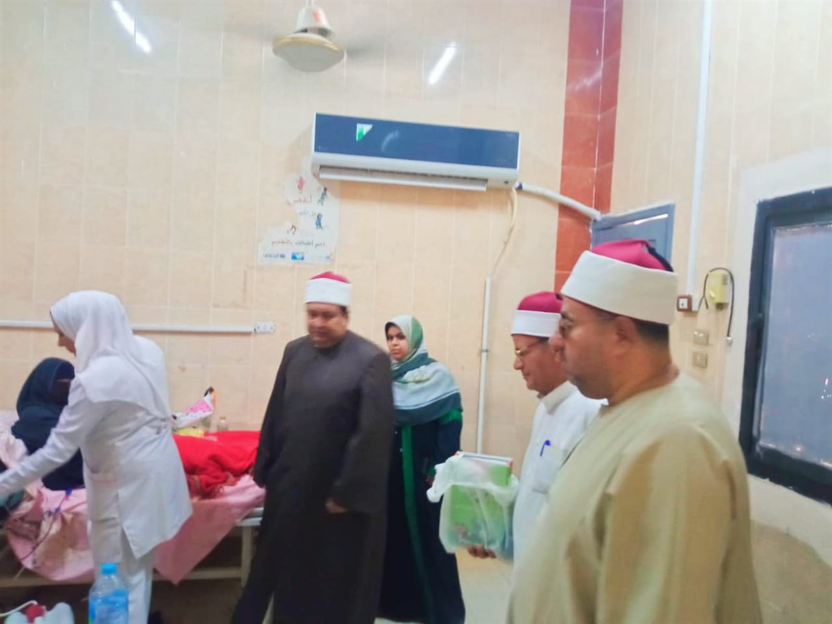 أوقاف الفيوم تواصل قوافل الرحمة والمواساة بزيارة مستشفى أبشواي المركزي