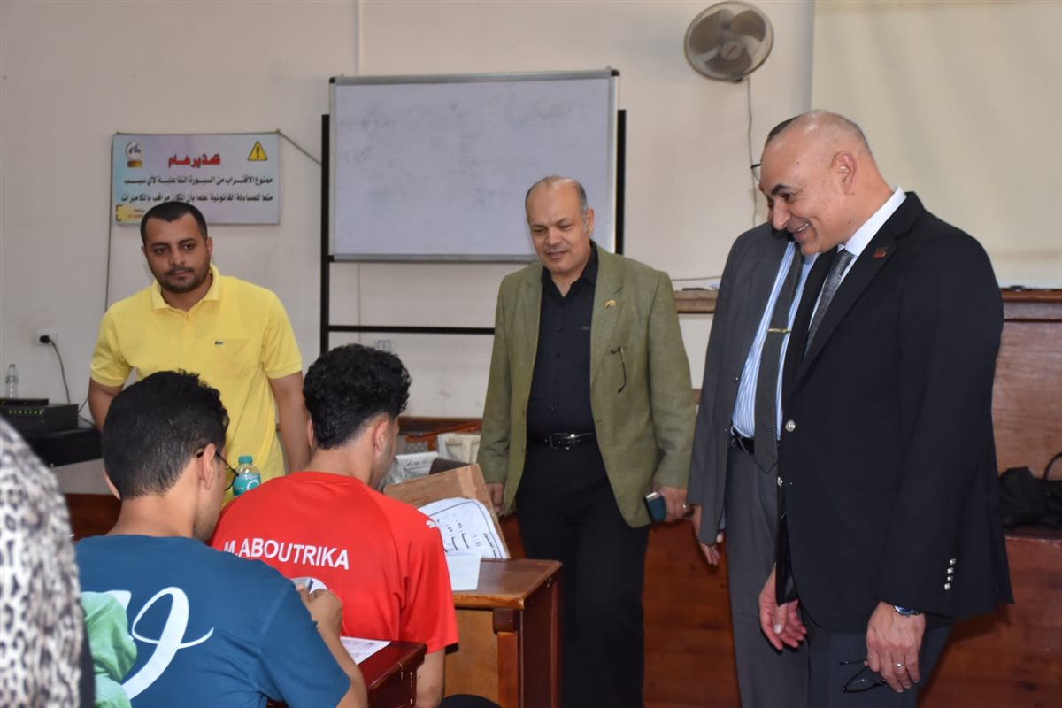 جانب من متابعة رئيس جامعة مدينة السادات للامتحانات