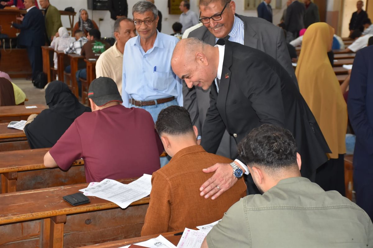 جانب من متابعة رئيس جامعة مدينة السادات للامتحانات
