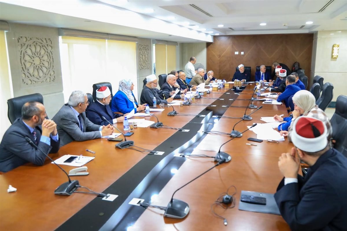 لجنة البحوث الفقهية تناقش قضايا شرعية معاصرة تتعلق بالتطبيقات الطبية الحديثة