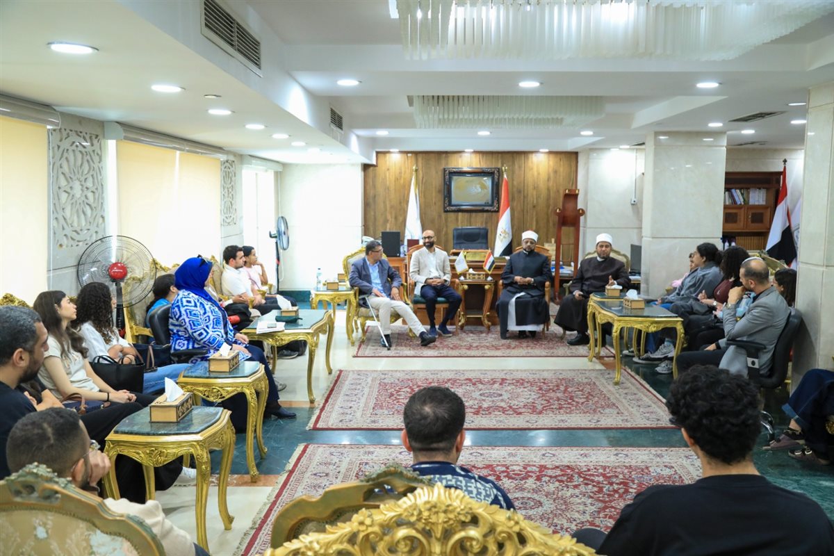 البحوث الإسلامية يستقبل وفدا من طلاب الجامعة الأمريكيّة لتعرف جهوده الدعوية والعلمية