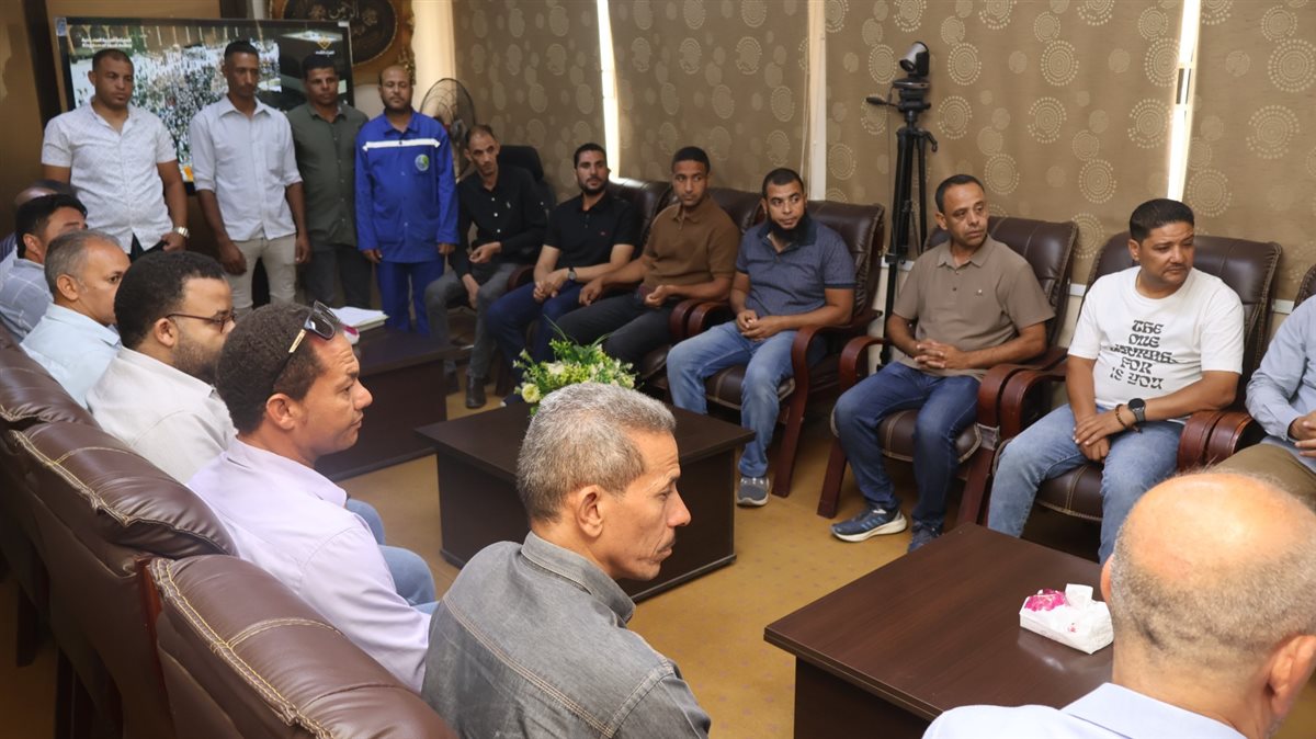 رئيس مياه الفيوم يكرم فريق الصرف الصحي بالمنطقة الجنوبية بإبشواي والإدارة العامة للرقابة والمتابعة تقديراً لجهودهم المتميزة