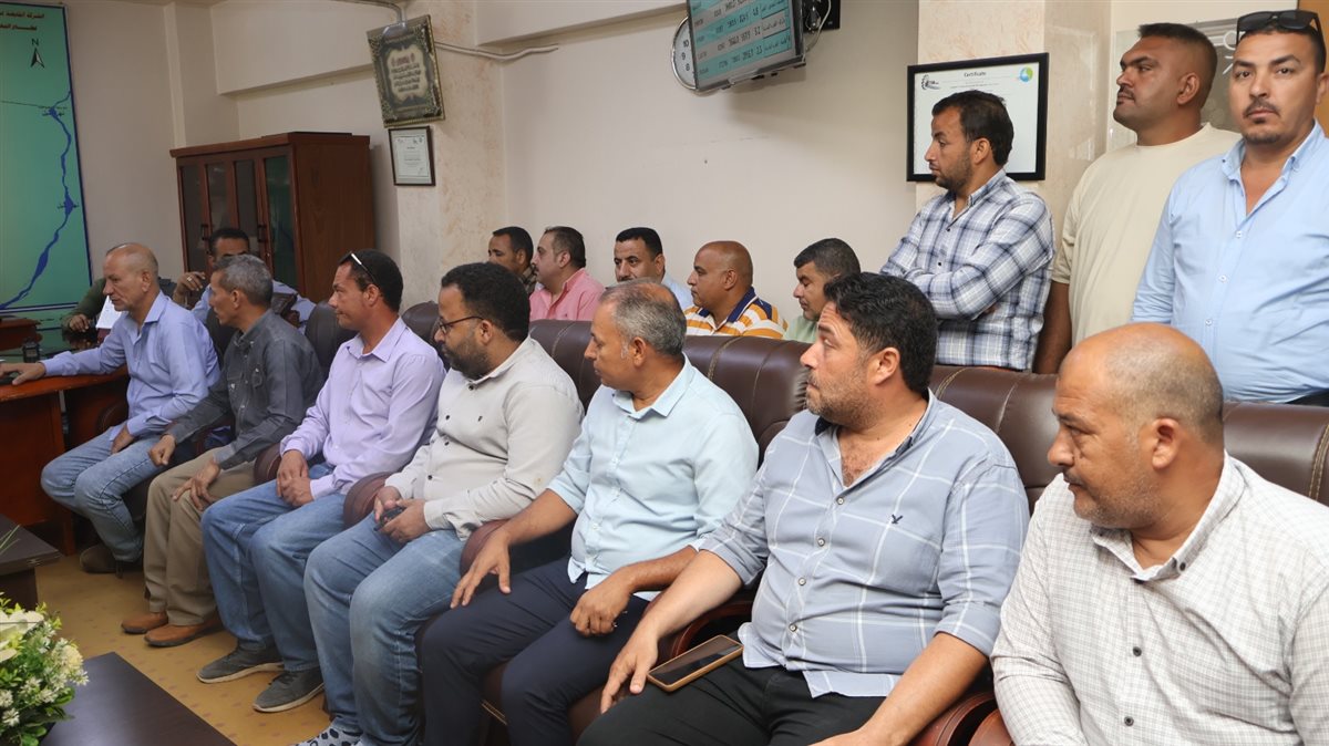 رئيس مياه الفيوم يكرم فريق الصرف الصحي بالمنطقة الجنوبية بإبشواي والإدارة العامة للرقابة والمتابعة تقديراً لجهودهم المتميزة