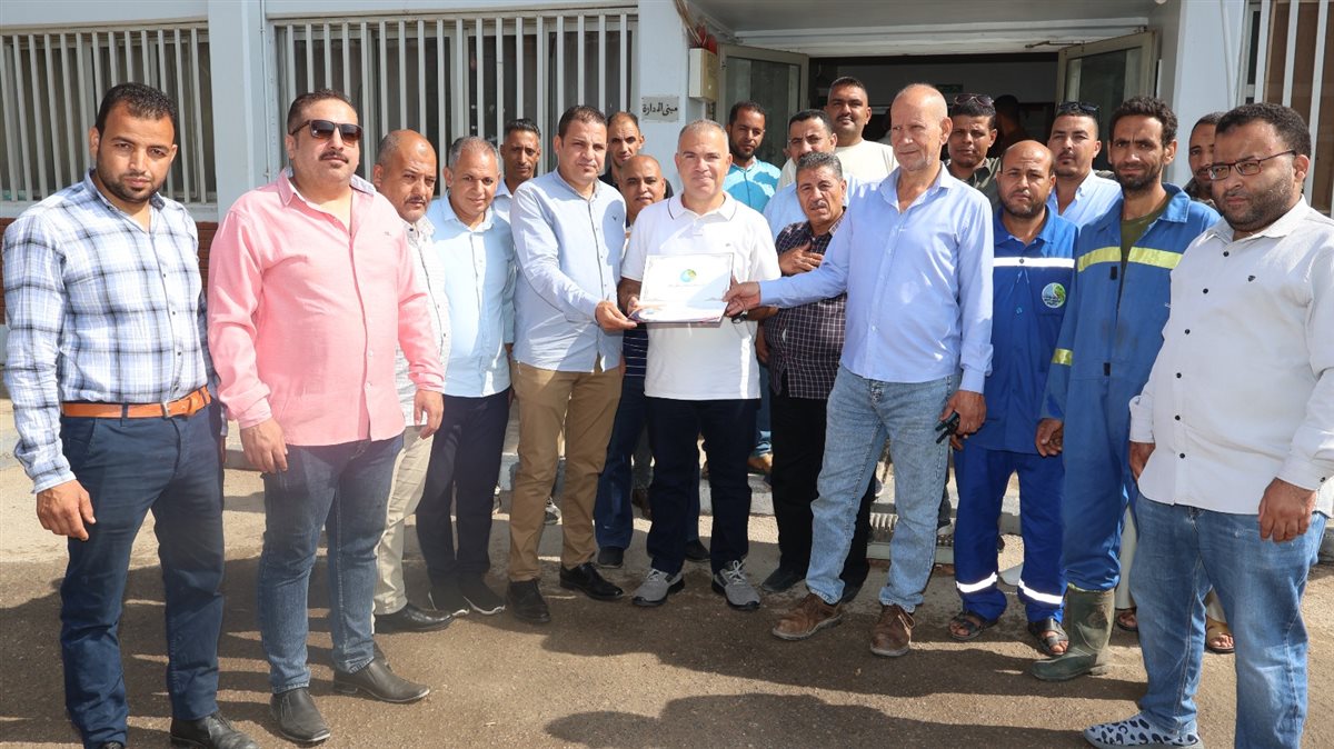 رئيس مياه الفيوم يكرم فريق الصرف الصحي بالمنطقة الجنوبية بإبشواي والإدارة العامة للرقابة والمتابعة تقديراً لجهودهم المتميزة