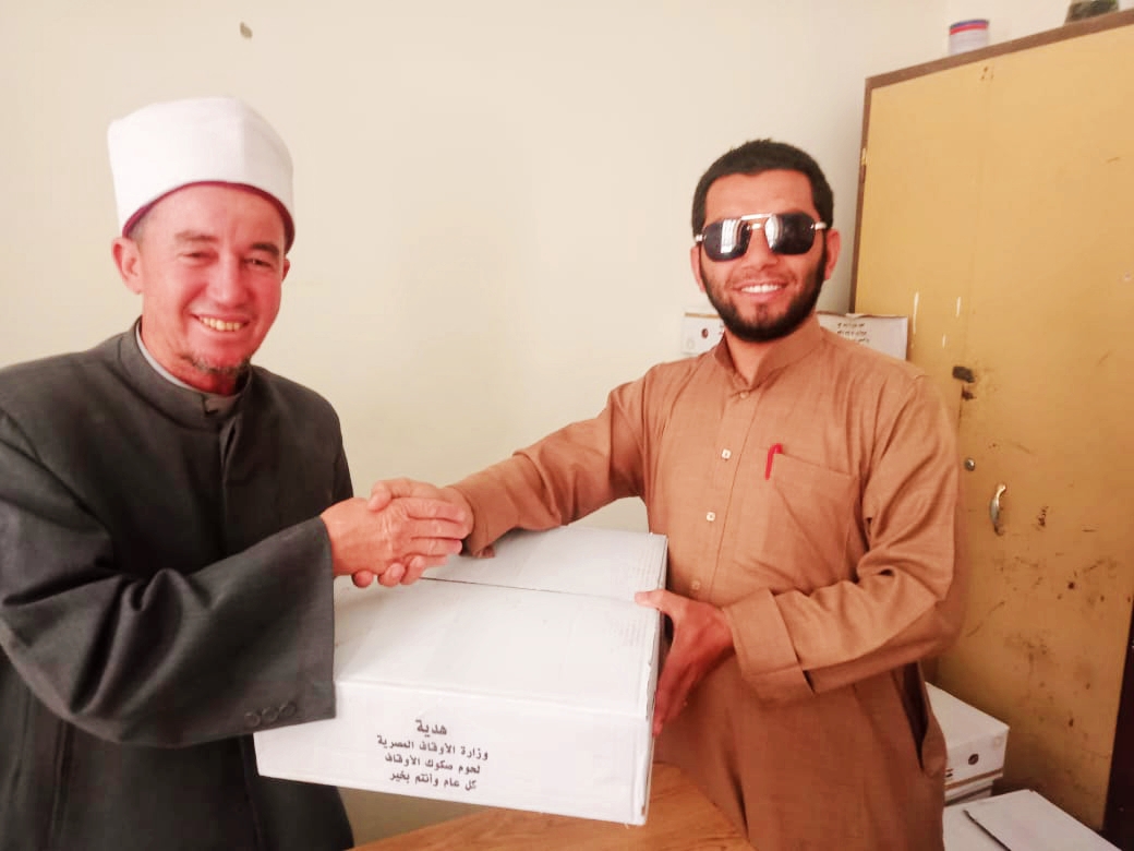 أوقاف الفيوم تسلم المضحين أنصبتهم من الأضاحي وتوجه الشكر لوزير الأوقاف