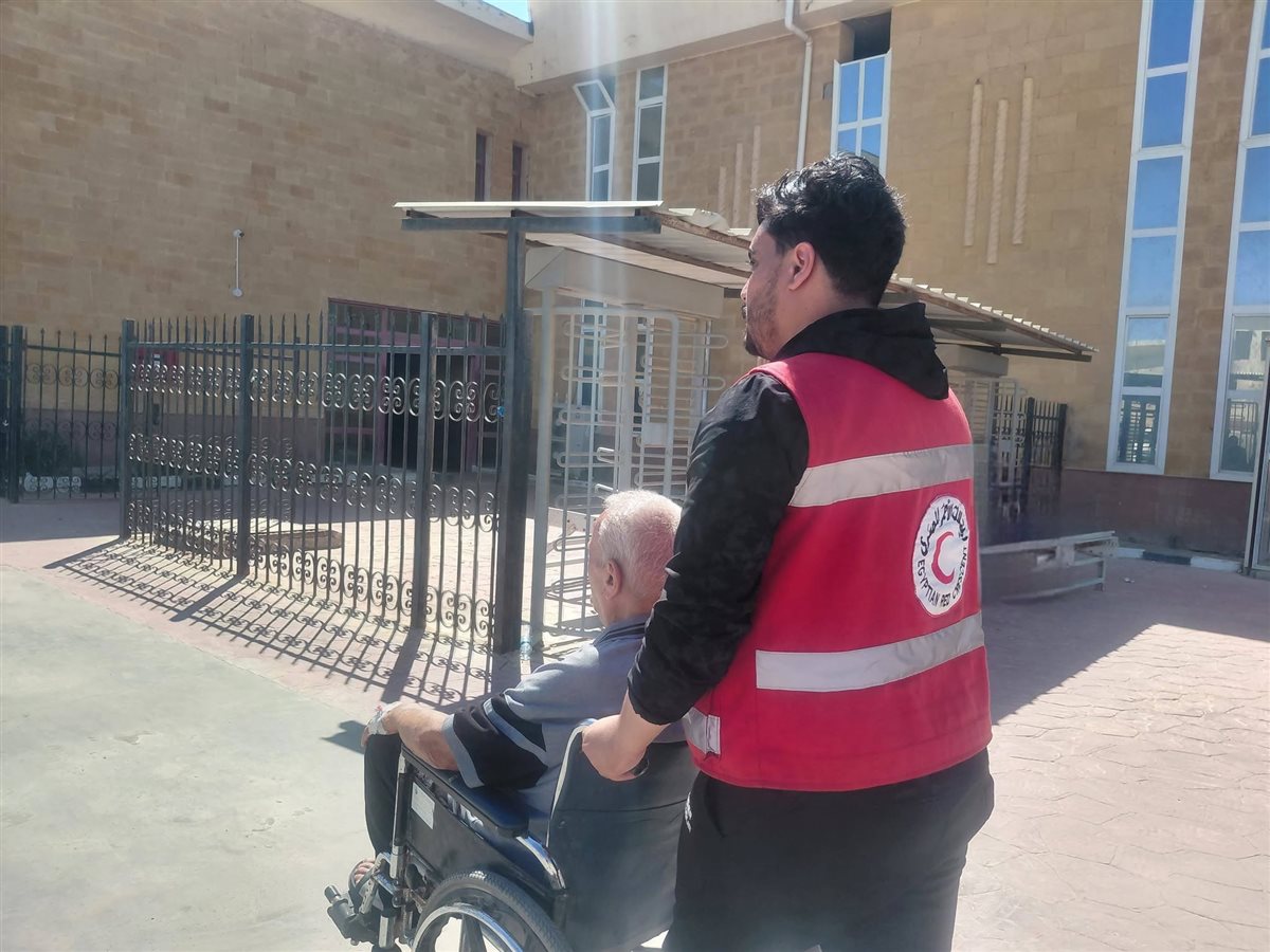 جانب من استقبال المصابين الفلسطينيين