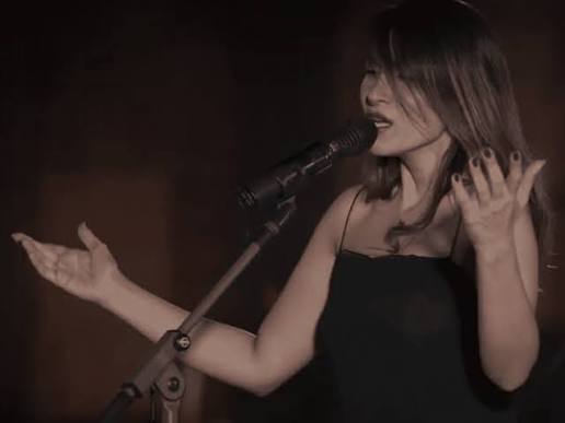 المغنية الإيرانية باراستو أحمدي