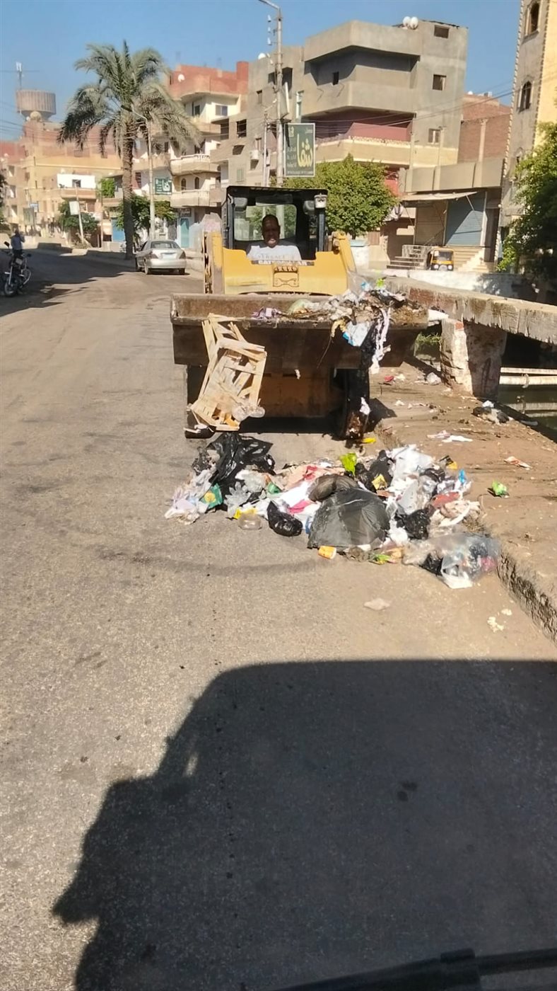 حملات مكثفة للنظافة ورفع الإشغالات وتحسين المظهر الحضاري بمركزي إطسا ويوسف الصديق