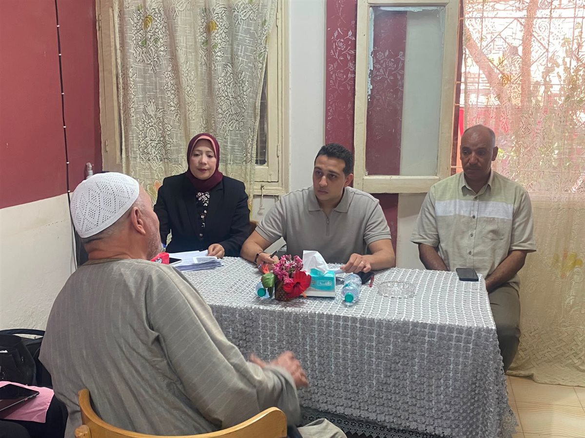 نائب محافظ الفيوم يبحث 16 طلباً وشكوى بلقاءً لخدمة المواطنين بقرية العزب