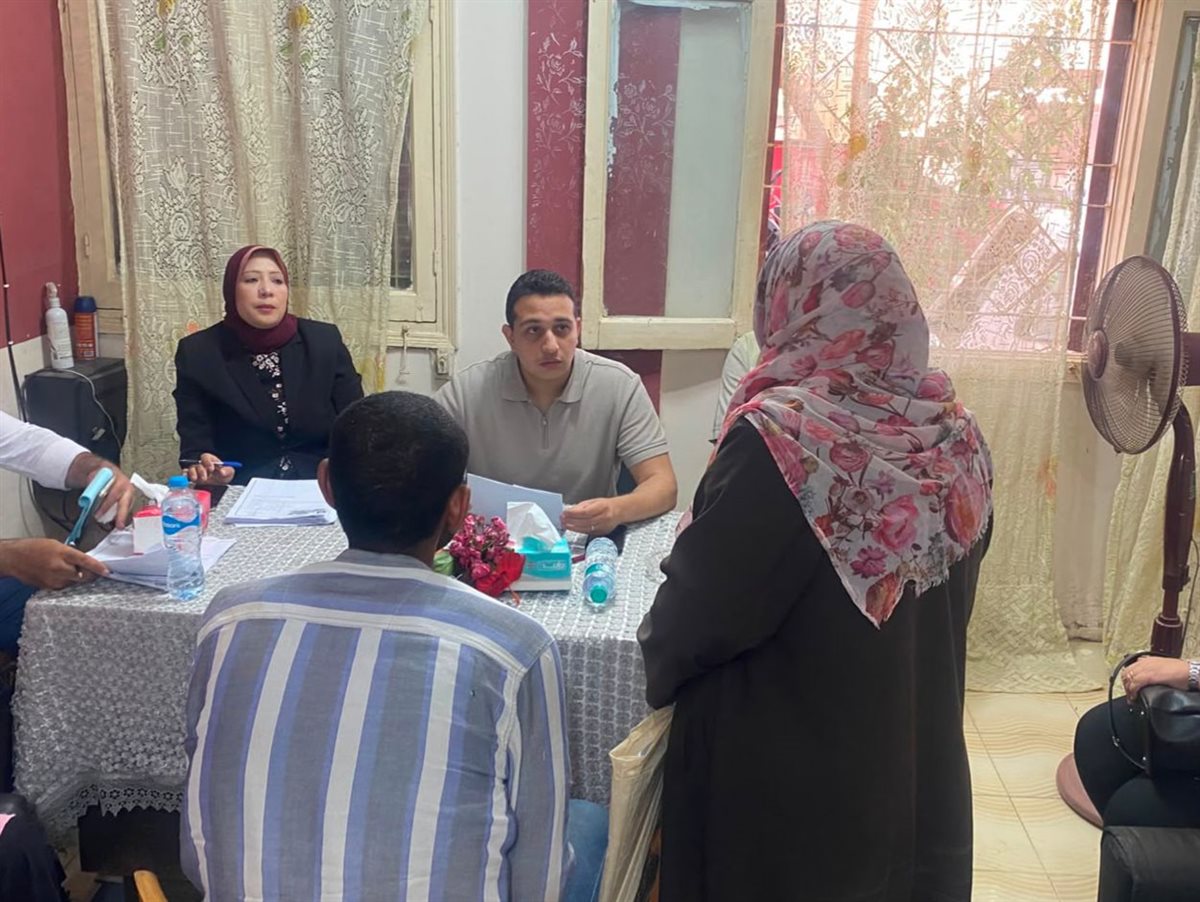 نائب محافظ الفيوم يبحث 16 طلباً وشكوى بلقاءً لخدمة المواطنين بقرية العزب