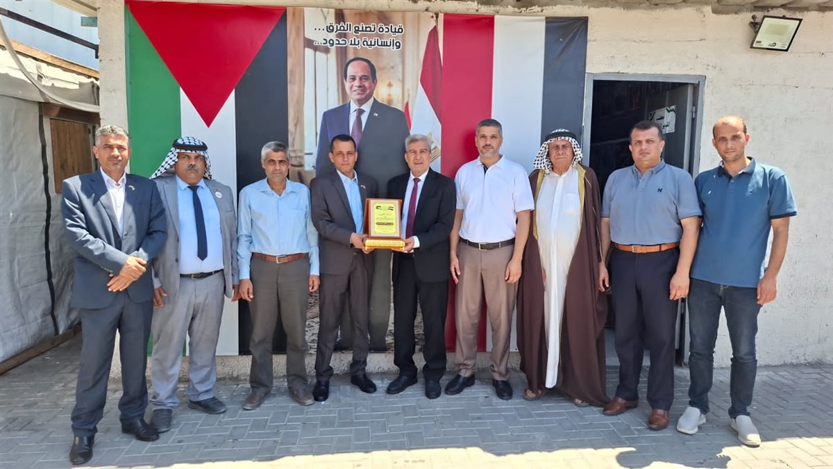 وفد المعاهد الأزهرية يزور مقر اللجنة المصرية في غزة