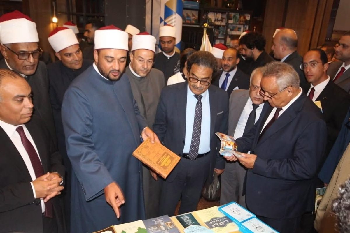 الدكتور أحمد نبوي يشارك في افتتاح معرض مكتبة الإسكندرية للكتاب