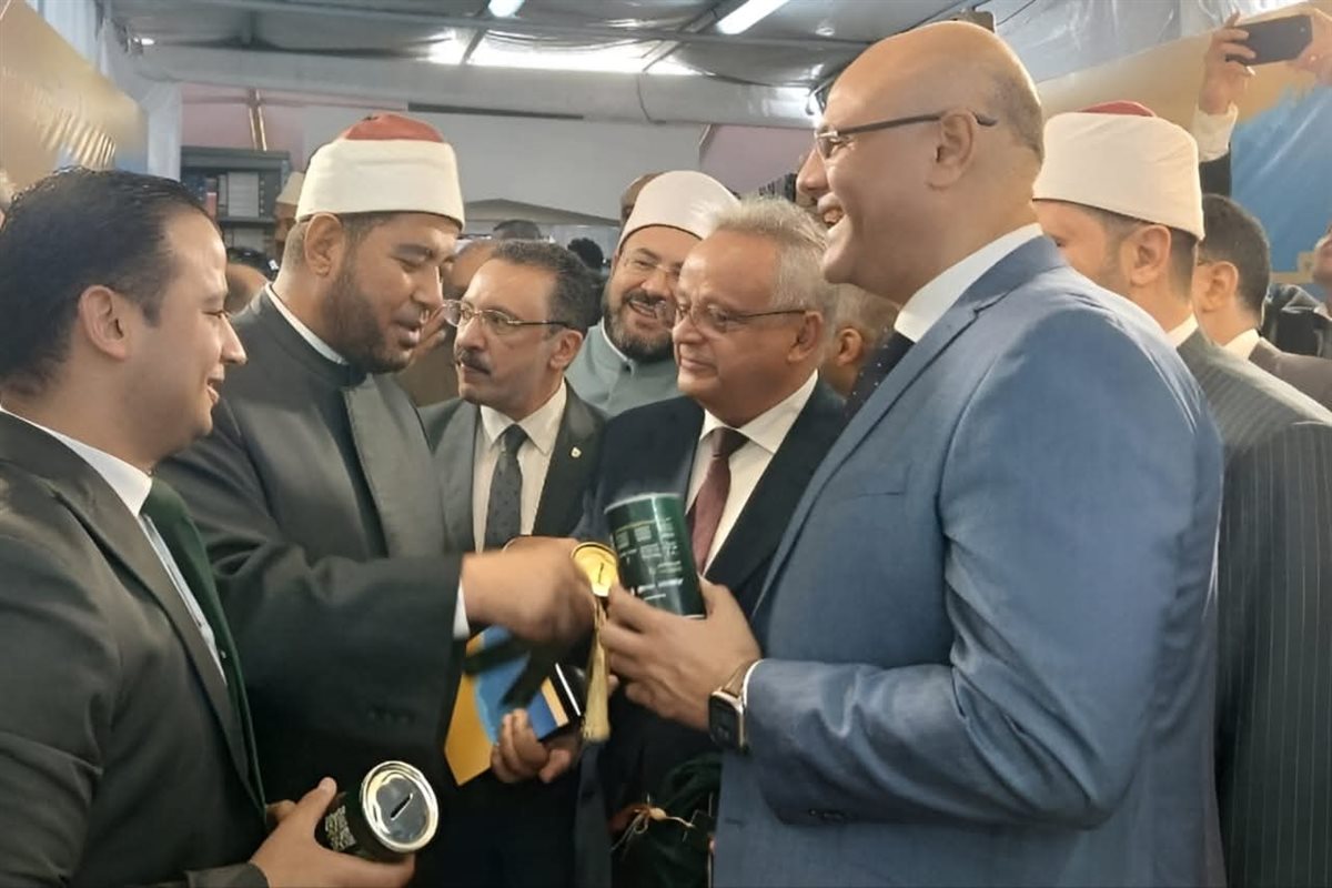 محافظ الإسكندرية يفتتح جناح الأزهر بمعرض مكتبة الإسكندرية الدولي للكتاب