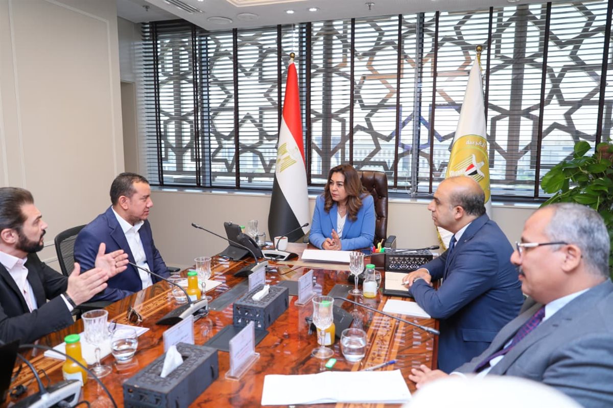 وزيرة التنيمة المحلية والبيئة&nbsp;